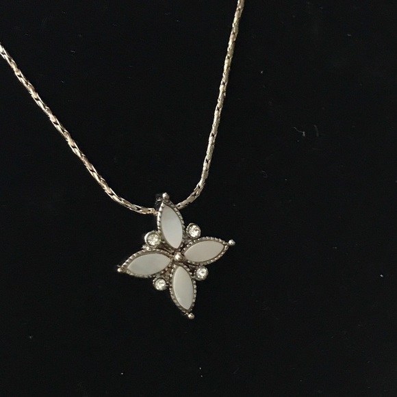 Vintage Pendant Necklace - Picture 3 of 6